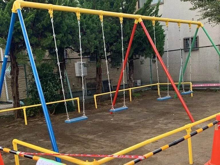 東京都小平市<br>公園遊具塗装(ブランコ)